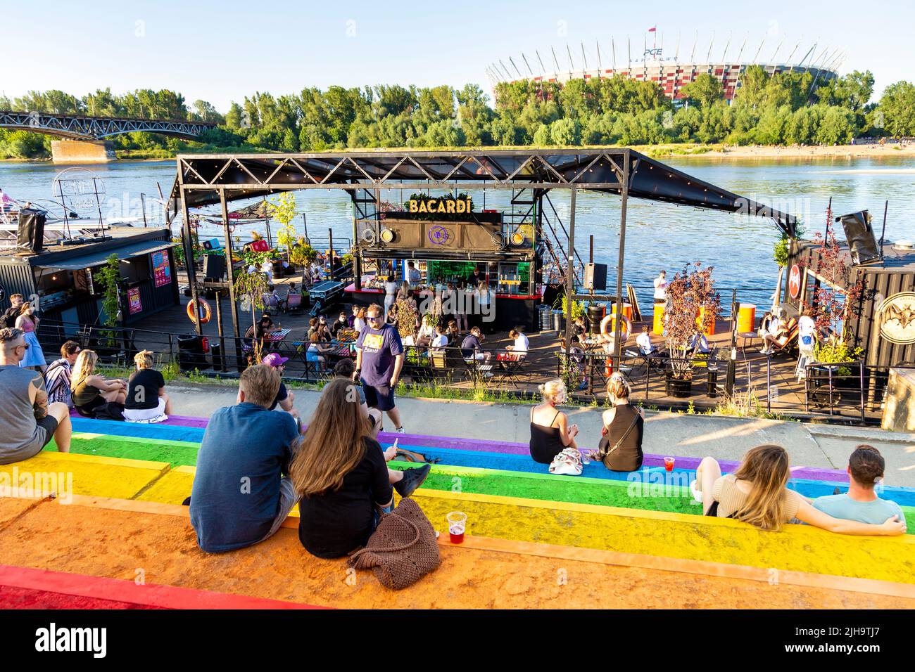 Bar et club Wir sur une barge sur la Vistule, Powisle, Varsovie, Pologne Banque D'Images Bar et club Wir sur une barge sur la Vistule, Powisle, Varsovie, Pologne Banque D'Images