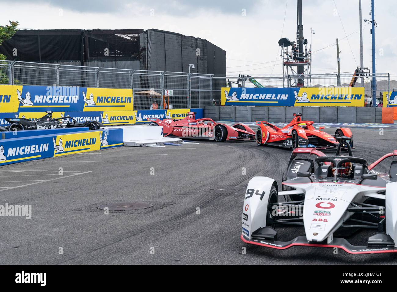 New York, États-Unis. 16th juillet 2022. Des voitures ont roulé le long des pistes pendant la partie 11 de la Formule E au terminal de croisière de Red Hook Brooklyn à New York sur 16 juillet 2022. (Photo de Lev Radin/Sipa USA) crédit: SIPA USA/Alay Live News Banque D'Images