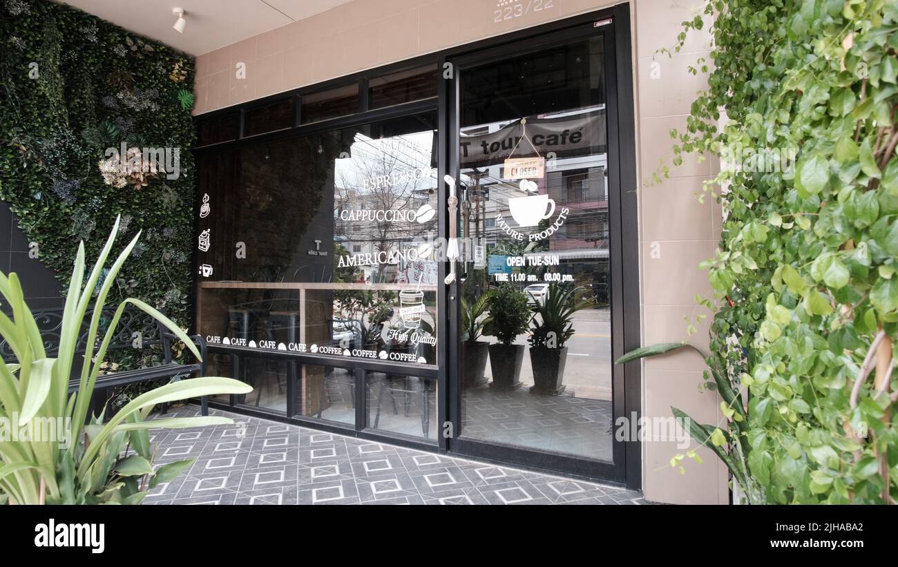 Fenêtres en verre vert plaque reflétant la vue panoramique Banque D'Images