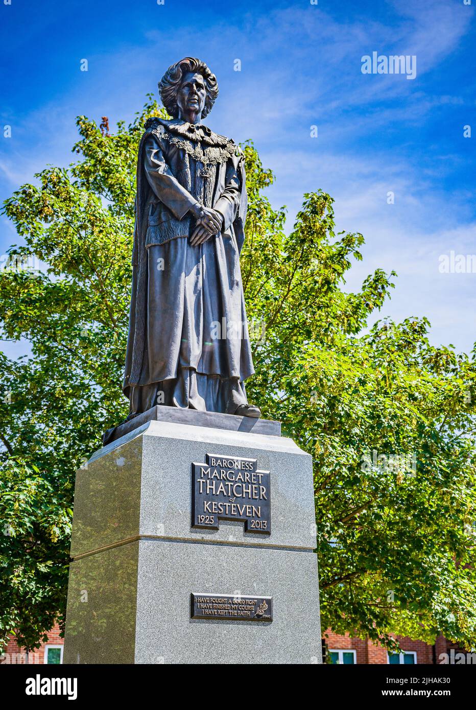 St Peters Hill, Grantham, Lincolnshire, Royaume-Uni – Statue de Margaret Thatcher, plus tard baronne Margret Thatcher de Kesteven, première femme Premier ministre du Royaume-Uni Banque D'Images