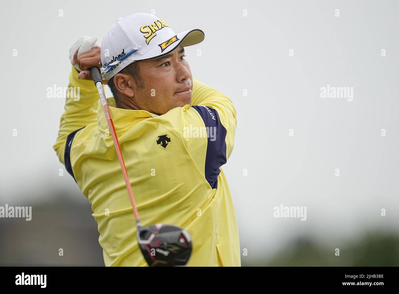 St. Andrews, Écosse, Royaume-Uni. 17th juillet 2022. Hideki Matsuyama du Japon a terminé le deuxième tee lors de la dernière partie du championnat de golf British Open sur 17 juillet 2022, sur le Old course à St. Andrews, en Écosse. (Kyodo)==Kyodo photo via crédit: Newscom/Alay Live News Banque D'Images