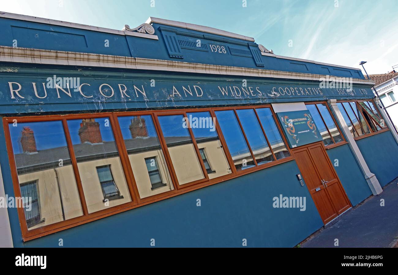Runcorn and Widnes Co-operative Society, 1928, 31-33, rue Ashridge. Runcorn, Halton, Cheshire, Angleterre, Royaume-Uni, WA7 1HU Banque D'Images