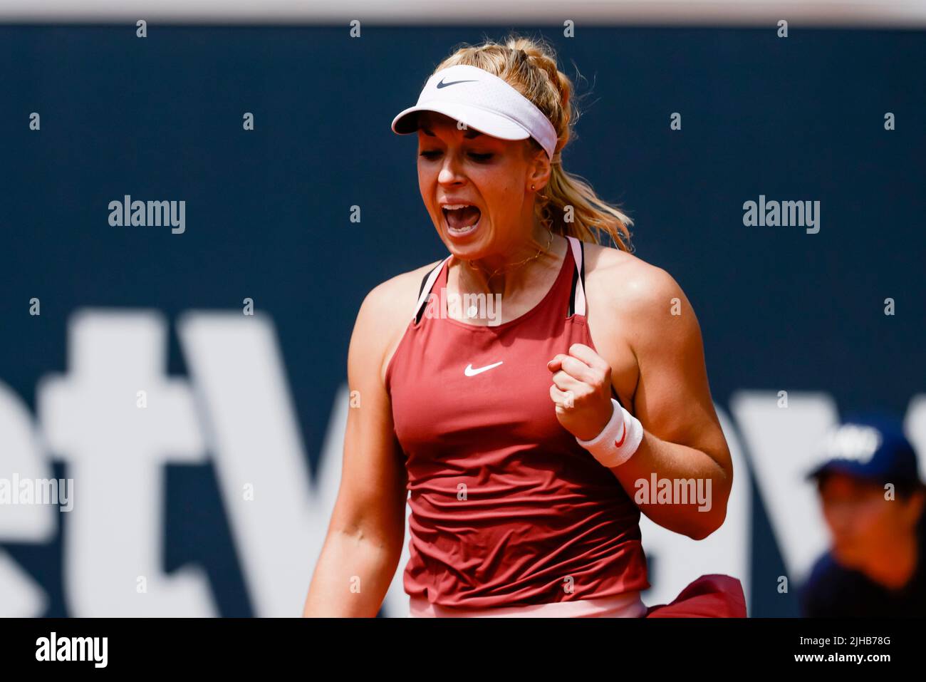 17 juillet 2022, Hambourg: Tennis: WTA Tour/ATP Tour, célibataires, femmes, qualification, 2nd ronde. Baindl (Ukraine) - Lisicki (Allemagne). Sabine Lisicki clame son poing. Photo: Frank Molter/dpa Banque D'Images