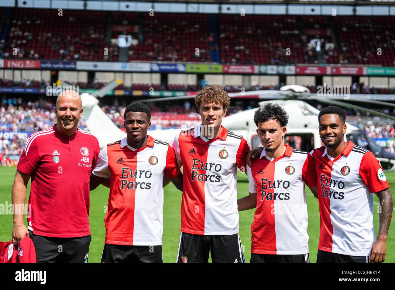 Rotterdam - l'entraîneur Feyenoord Arne Slot, Javairo Dilrosun de Feyenoord, Mats Wieffer de Feyenoord, Mohamed Taabouni de Feyenoord, Danilo Pereira da Silva de Feyenoord pendant la maison ouverte Feyenoord 2022 à Stadion Feijenoord de Kuip, pays-Bas, le 17 juillet 2022 à Rotterdam. (Box to Box Pictures/Yannick Verhoeven) Banque D'Images