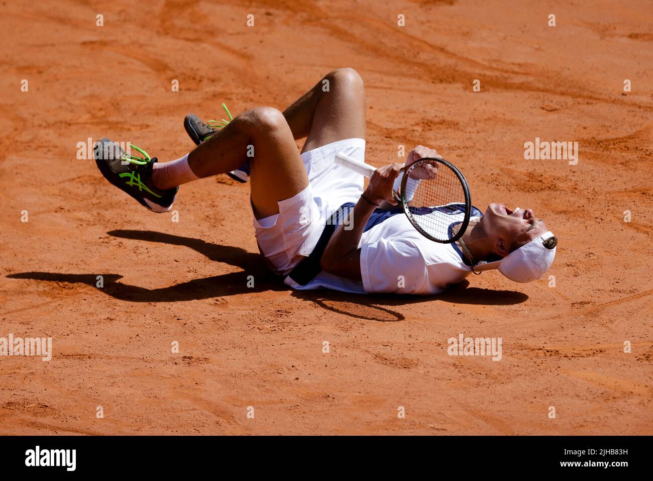 17 juillet 2022, Hambourg: Tennis: WTA Tour/ATP Tour, célibataires, hommes, qualifications, 2nd ronde. TOPO (Allemagne) - Molleker (Allemagne). Marko Topo applaudit après sa victoire. Photo: Frank Molter/dpa Banque D'Images