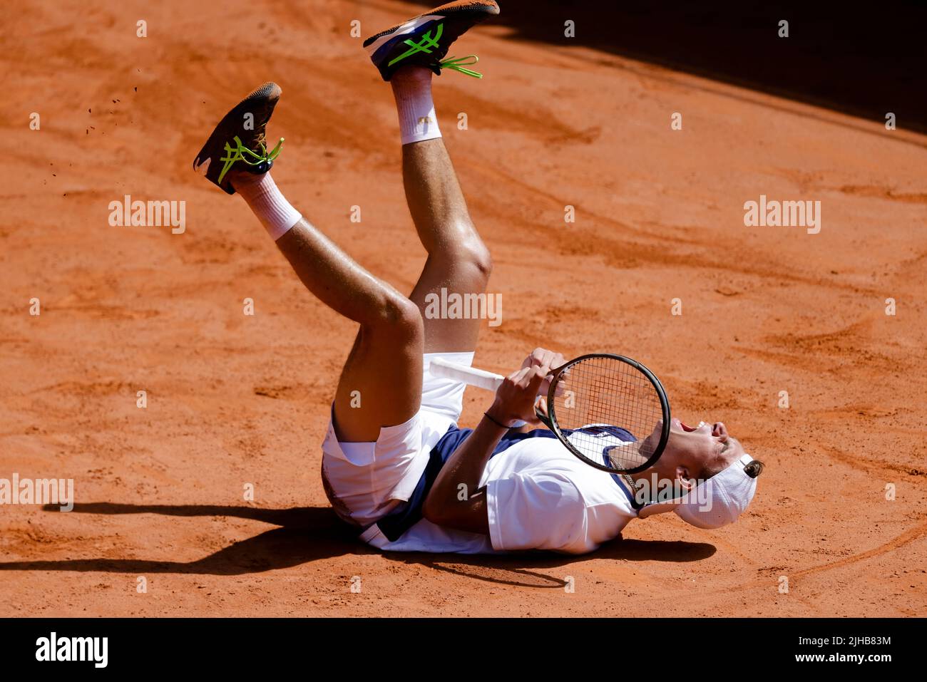 17 juillet 2022, Hambourg: Tennis: WTA Tour/ATP Tour, célibataires, hommes, qualifications, 2nd ronde. TOPO (Allemagne) - Molleker (Allemagne). Marko Topo applaudit après sa victoire. Photo: Frank Molter/dpa Banque D'Images