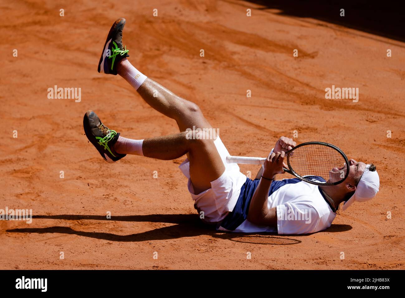 17 juillet 2022, Hambourg: Tennis: WTA Tour/ATP Tour, célibataires, hommes, qualifications, 2nd ronde. TOPO (Allemagne) - Molleker (Allemagne). Marko Topo applaudit après sa victoire. Photo: Frank Molter/dpa Banque D'Images
