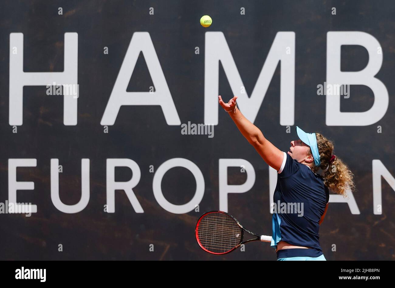 17 juillet 2022, Hambourg: Tennis: WTA Tour/ATP Tour, célibataires, femmes, qualification, 2nd ronde. Friedsam (Allemagne) - Cadantu-Ignatik (Roumanie). Anna-Lena Friedsam en action. Photo: Frank Molter/dpa Banque D'Images