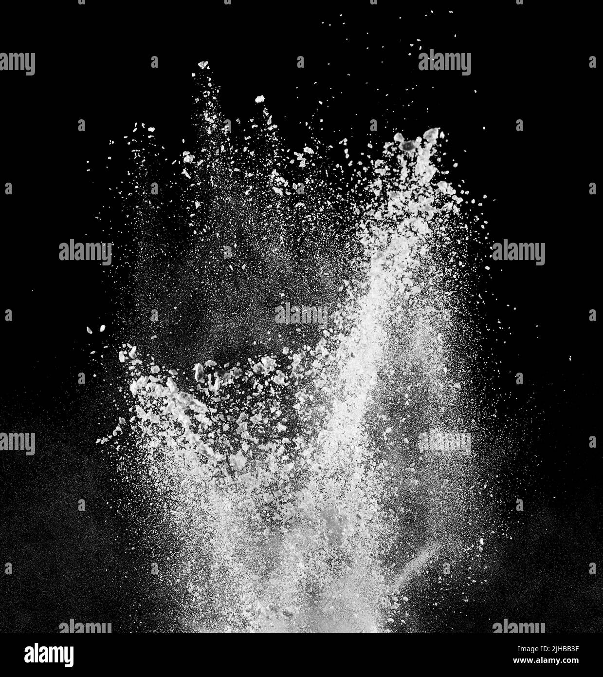 gros plan de la poudre de fumée à la vapeur sur fond noir Banque D'Images