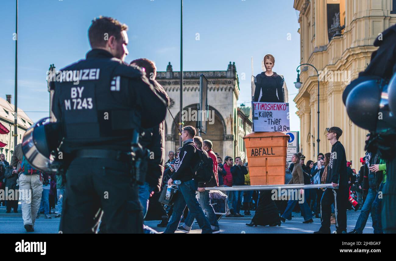 Munich, Allemagne - 16 février 2019: Les manifestants à la Conférence de sécurité de Munich lors de leur réunion annuelle. Banque D'Images