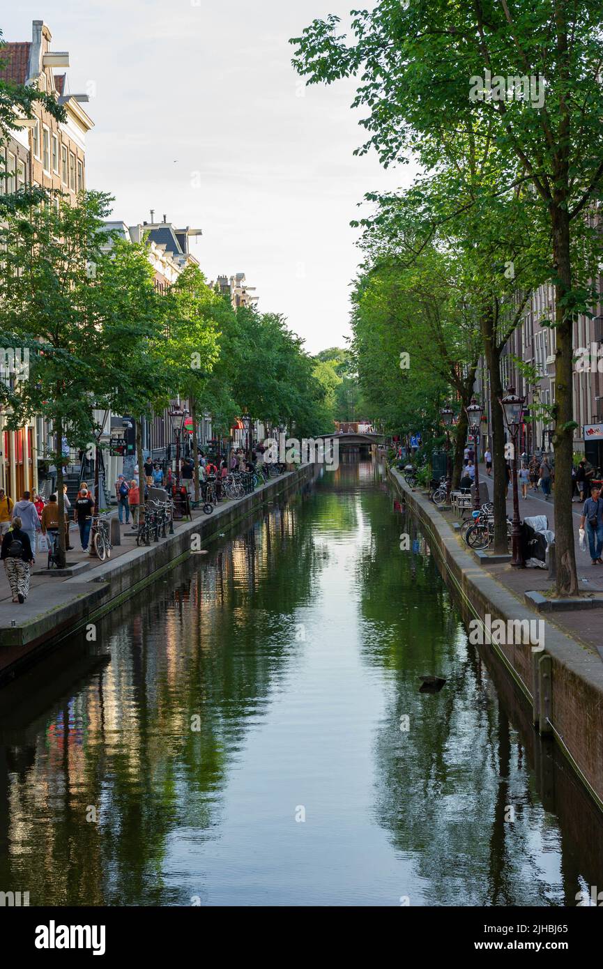 Canal d'Amsterdam au coucher du soleil Banque D'Images