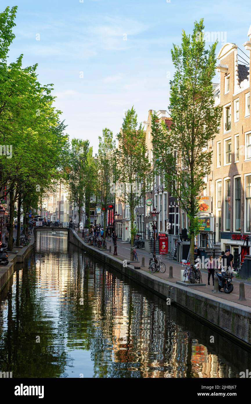 Canal d'Amsterdam au coucher du soleil Banque D'Images
