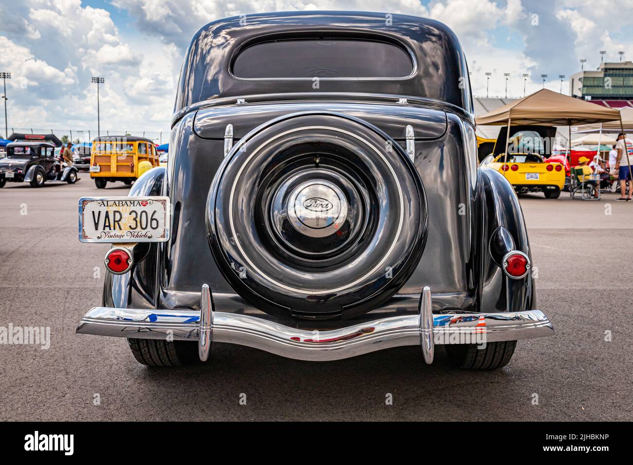 Liban, TN - 14 mai 2022 : vue arrière en perspective basse d'un coupé Ford 48 standard 1936 lors d'un salon de voiture local. Banque D'Images