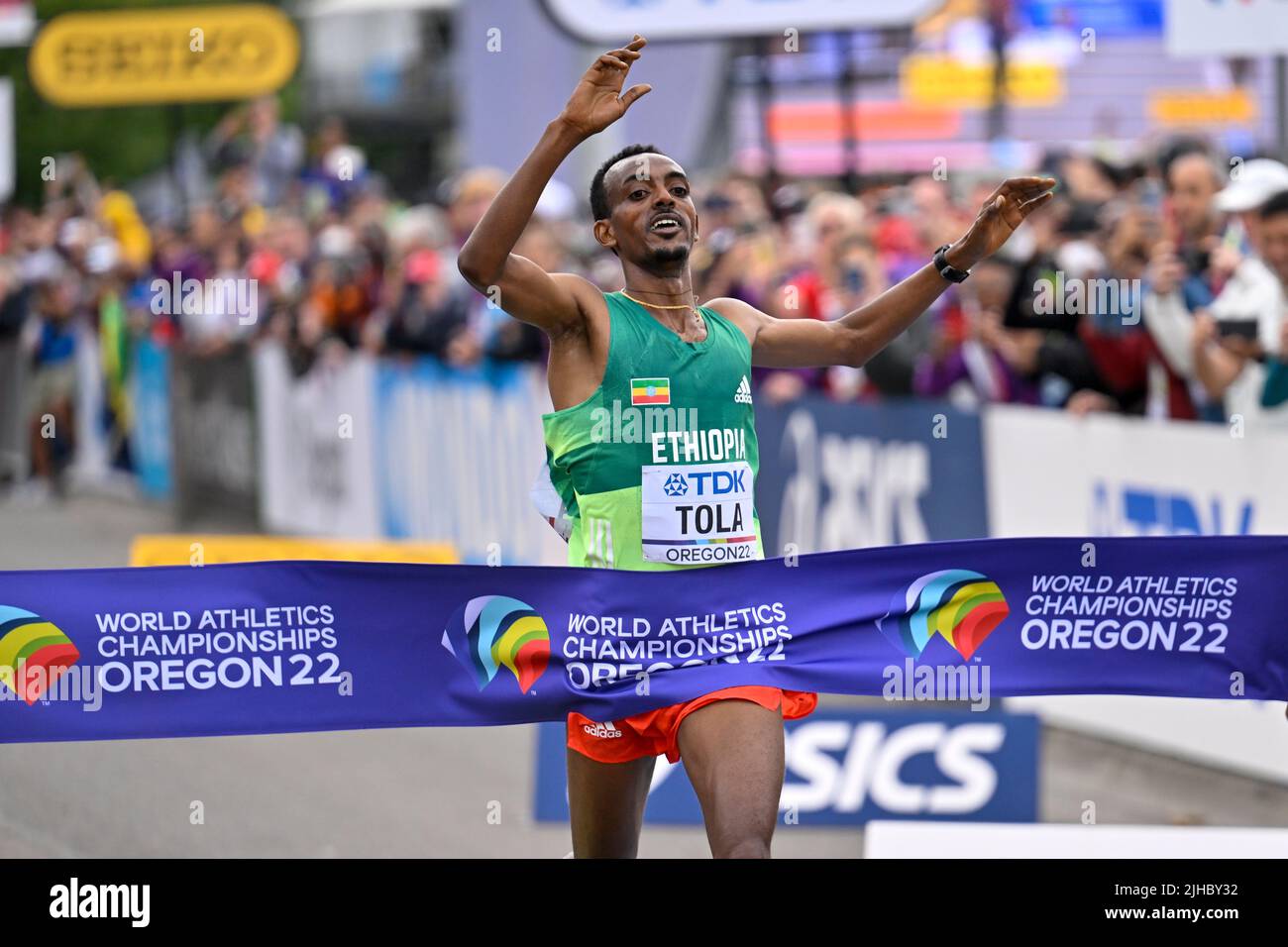 EUGENE, ÉTATS-UNIS - JUILLET 17: Tamirat Tola d'Ethiopie en compétition sur le Marathon masculin pendant les Championnats du monde d'athlétisme sur 17 juillet 2022 à Eugene, États-Unis (photo par Andy Astfalck/BSR Agency) Atlétiekunie crédit: Orange pics BV/Alay Live News Banque D'Images