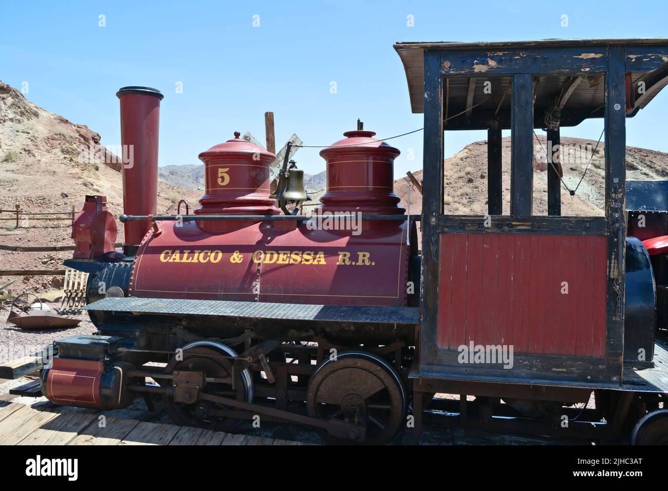 Calico, Californie, Etats-Unis : Calico Station et Odessa Railroad voie étroite qui avec un vieux train à vapeur fait une visite à travers les mines anciennes Banque D'Images