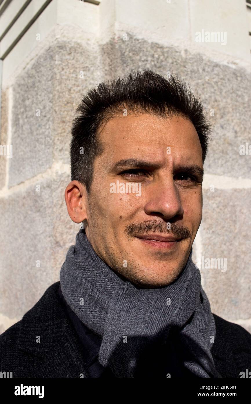 Gaspard Gantzerm est un haut fonctionnaire, homme politique et chef d'entreprise français. Étudiant de l'ENA, il a d'abord occupé divers postes à l'hôtel de ville de Paris de 2014 à 2017, il a été conseiller en relations avec la presse, chef du département de communication à la présidence de la République française, avec François Hollande. D'abord militant du Parti socialiste (PS), il s'en est éloigné de 2017 pour rejoindre la République en Marche (LREM) en 2020. France. Banque D'Images