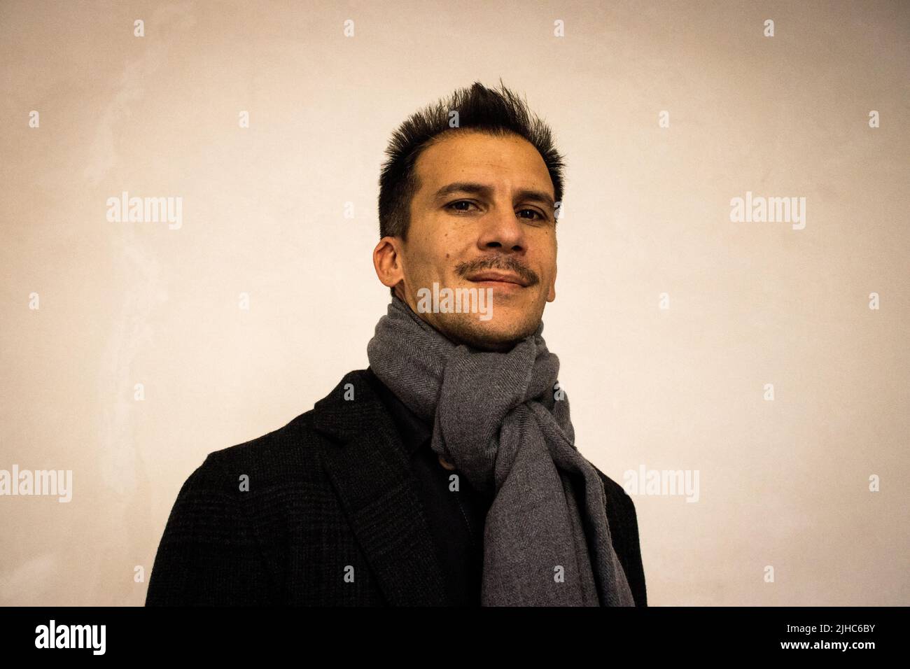 Gaspard Gantzerm est un haut fonctionnaire, homme politique et chef d'entreprise français. Étudiant de l'ENA, il a d'abord occupé divers postes à l'hôtel de ville de Paris de 2014 à 2017, il a été conseiller en relations avec la presse, chef du département de communication à la présidence de la République française, avec François Hollande. D'abord militant du Parti socialiste (PS), il s'en est éloigné de 2017 pour rejoindre la République en Marche (LREM) en 2020. France. Banque D'Images