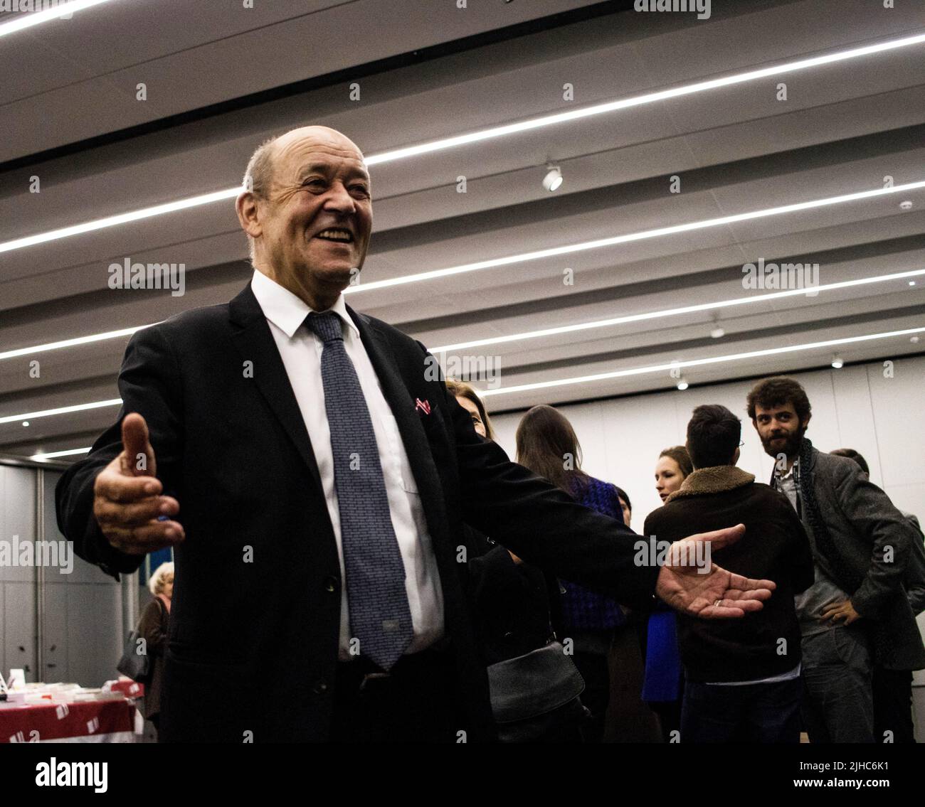 Jean-Yves le Drian est un politicien français qui a été ministre de l'Europe et des Affaires étrangères dans les gouvernements des premiers ministres Édouard Philippe et Jean Castex et comme ministre de la Défense sous le président François Hollande. France. Banque D'Images