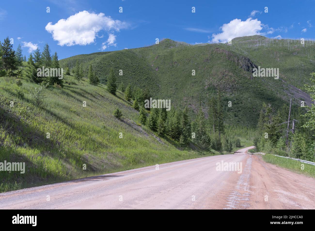 Un point de vue panoramique sur North Fork Road dans le parc national de Glacier, Montana. Banque D'Images