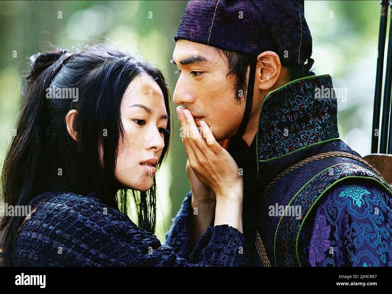 ZHANG ZIYI, TAKESHI KANESHIRO, HOUSE OF FLYING DAGGERS, 2004 Banque D'Images