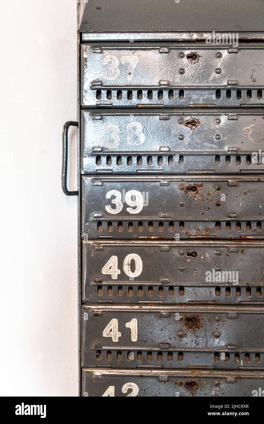 Boîte postale métallique de l'époque communiste rétro au Musée de la vie en République populaire de Pologne (Muzeum Życia W PRL), Varsovie, Pologne Banque D'Images
