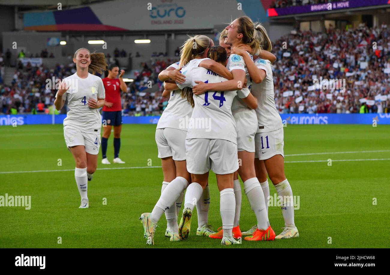 L'équipe d'Angleterre célèbre après 9, Ellen White marquant le cinquième but en action lors du match de groupe Euro 2022 des femmes de l'UEFA entre l'Angleterre et la Norvège, Falmer Stadium, Brighton, Angleterre, 11.07.2022 - l'image est destinée à la presse; photo et copyright © par STANLEY Anthony ATP images (STANLEY Anthony/ATP/SPP) Credit: SPP Sport presse photo. /Alamy Live News Banque D'Images