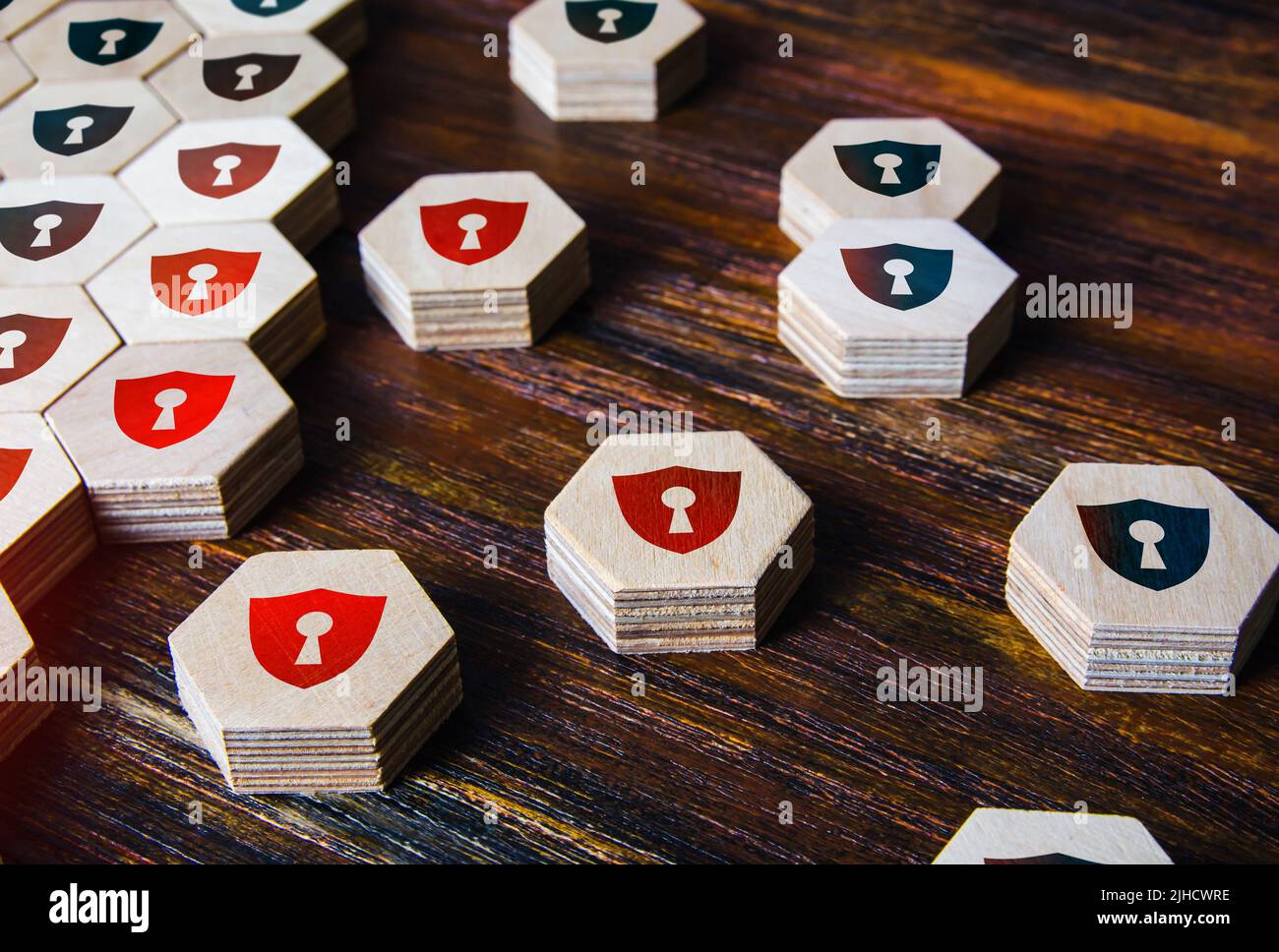 Intrusion de violation de sécurité dans le réseau de l'entreprise. Fuite de données d'entreprise. Attaque de hacker. Protection multiniveau. Recherchez une vulnérabilité logicielle Banque D'Images