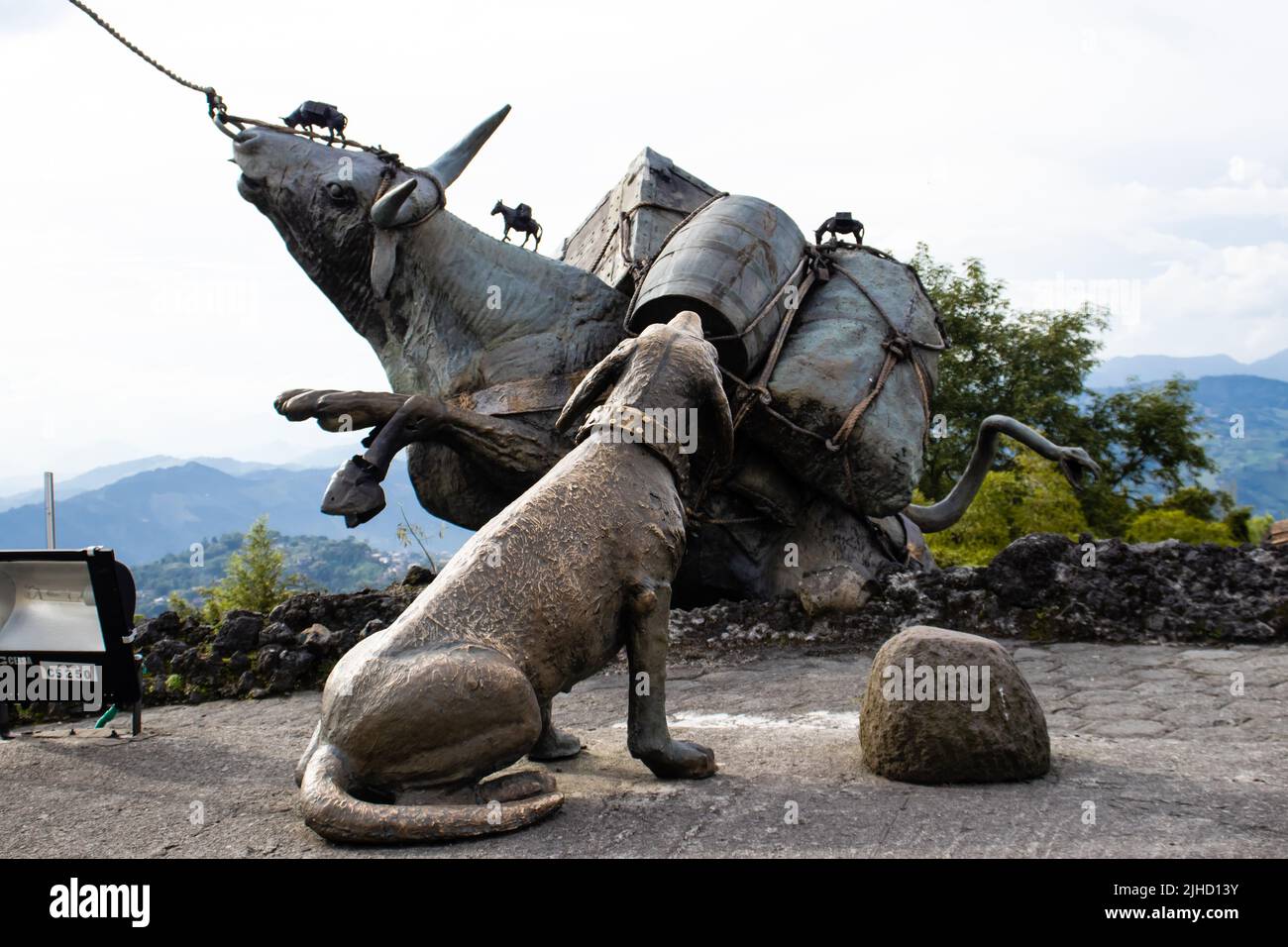 MANIZALES, COLOMBIE - MAI, 2022: Détail du Monument aux colonisateurs créé par l'artiste Luis Guillermo Vallejo avec la fonte de bronze de sable Banque D'Images
