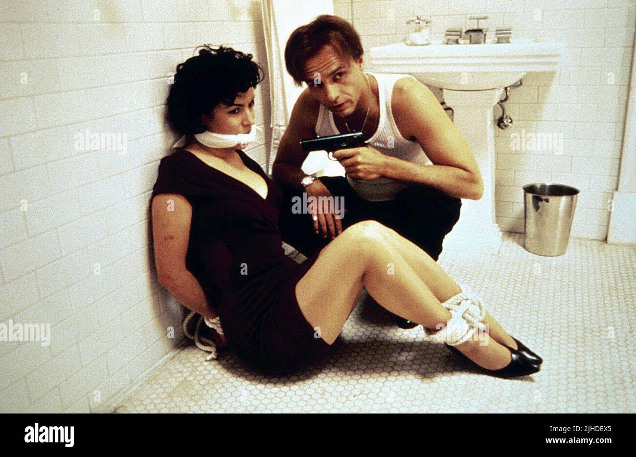 JENNIFER TILLY, JOE PANTOLIANO, lié, 1996 Banque D'Images