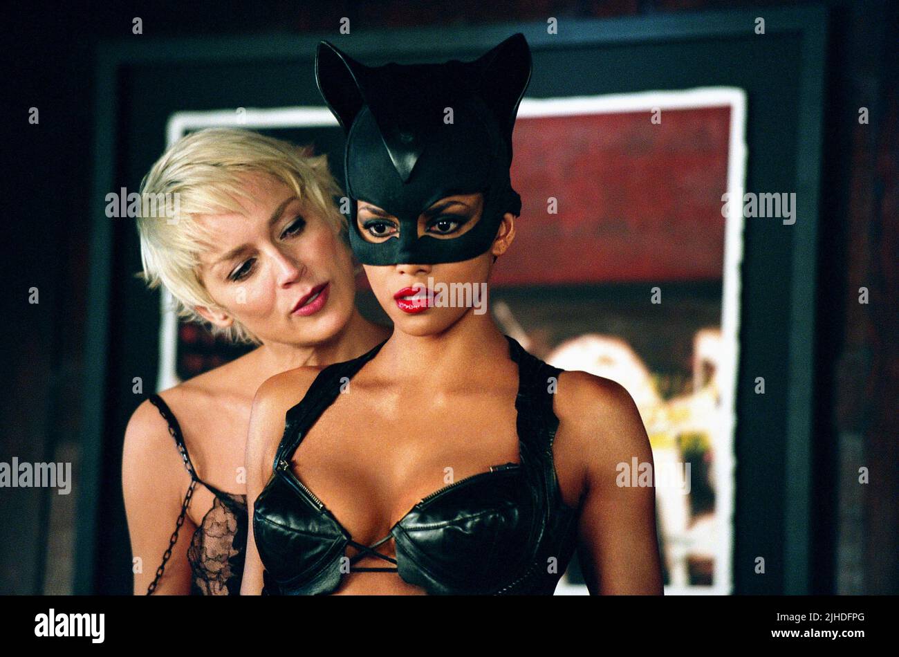 SHARON STONE, Halle Berry, Catwoman, 2004 Banque D'Images