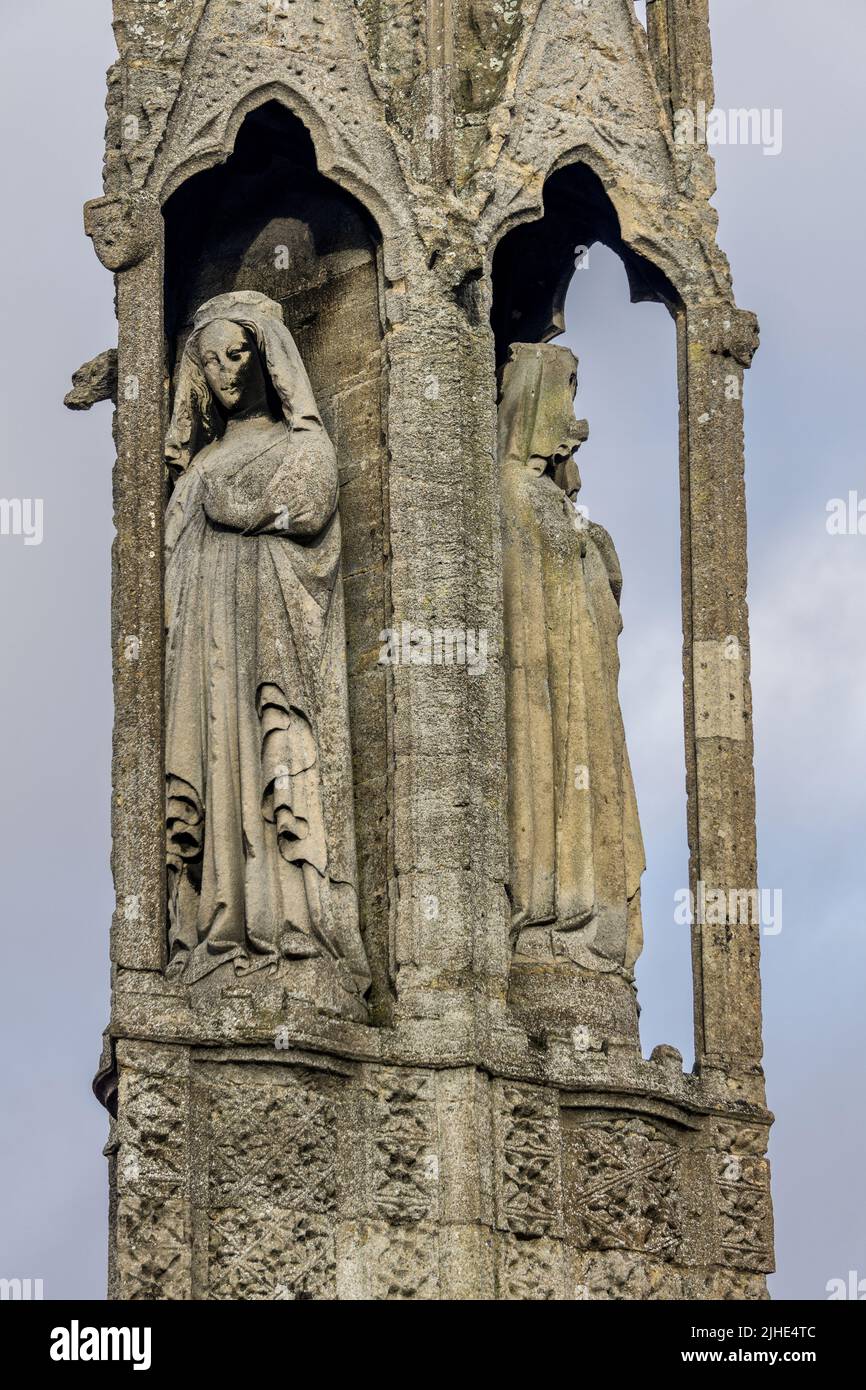 Gros plan, Eleanor Cross, Geddington, Northamptonshire, Royaume-Uni; Un ancien monument de 1290 par Edward I à la mémoire de sa femme Eleanor de Castille Banque D'Images