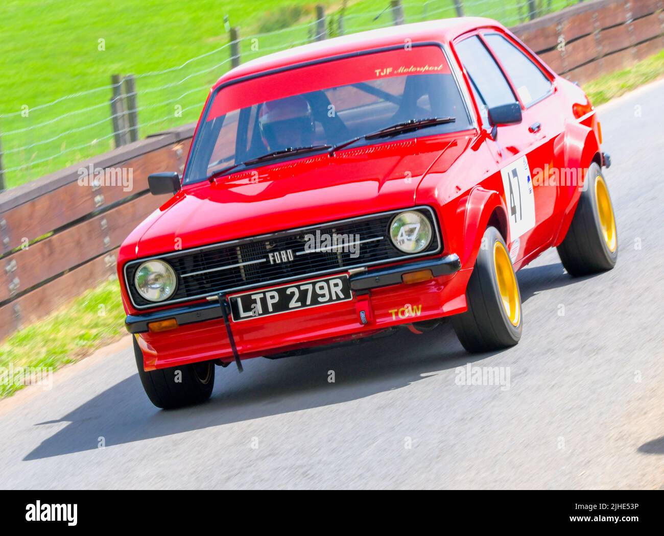 Un moteur, en descendant la colline à l'événement classique de Shelsley Walsh Hill Climb, le 2022 juillet Banque D'Images