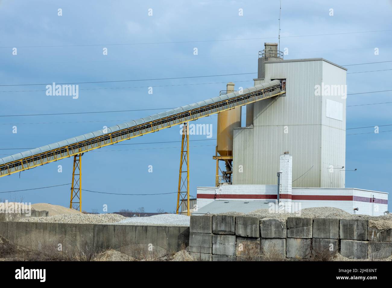 Un moulin à sable sur fond bleu ciel Banque D'Images