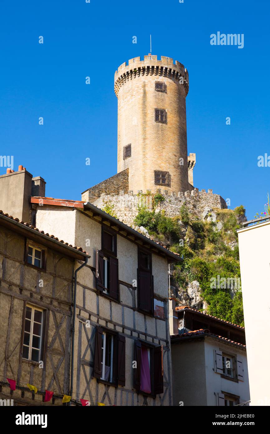 Vue depuis les rues de la ville sur le Château de Foix Banque D'Images