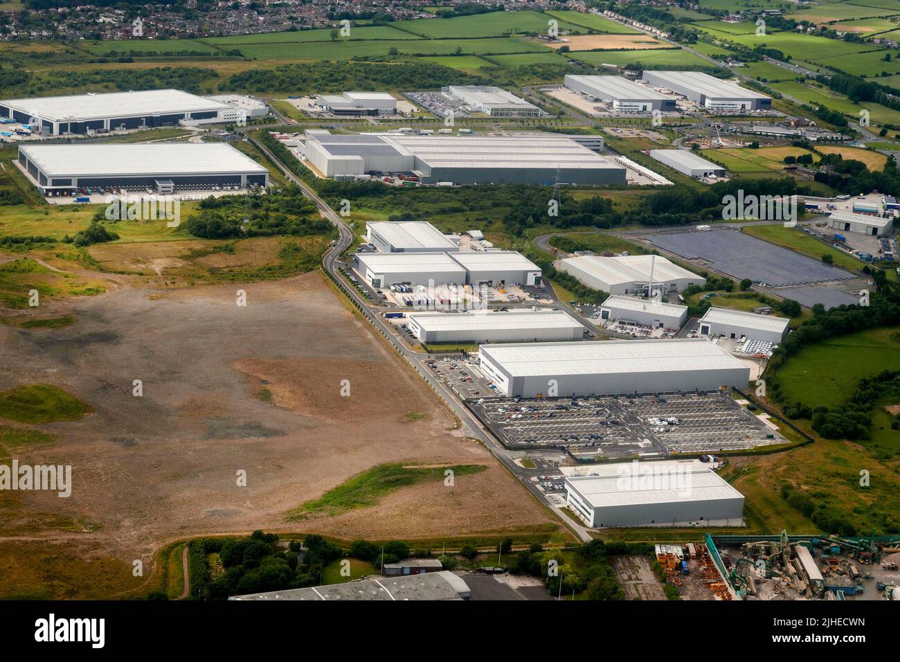 Vue aérienne du centre de distribution Logistics North, Bolton, nord-ouest de l'Angleterre, Royaume-Uni, développé par Harworth Estates Banque D'Images