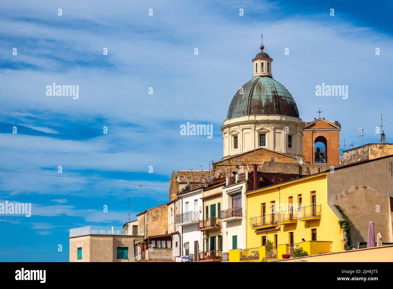 Vue sur le dôme de la basilique de San Tommaso Apostolo, Ortona, Italie Banque D'Images