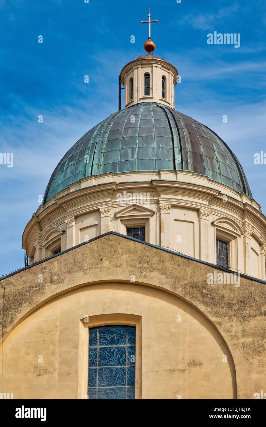 Vue sur le dôme de la basilique de San Tommaso Apostolo, Ortona, Italie Banque D'Images