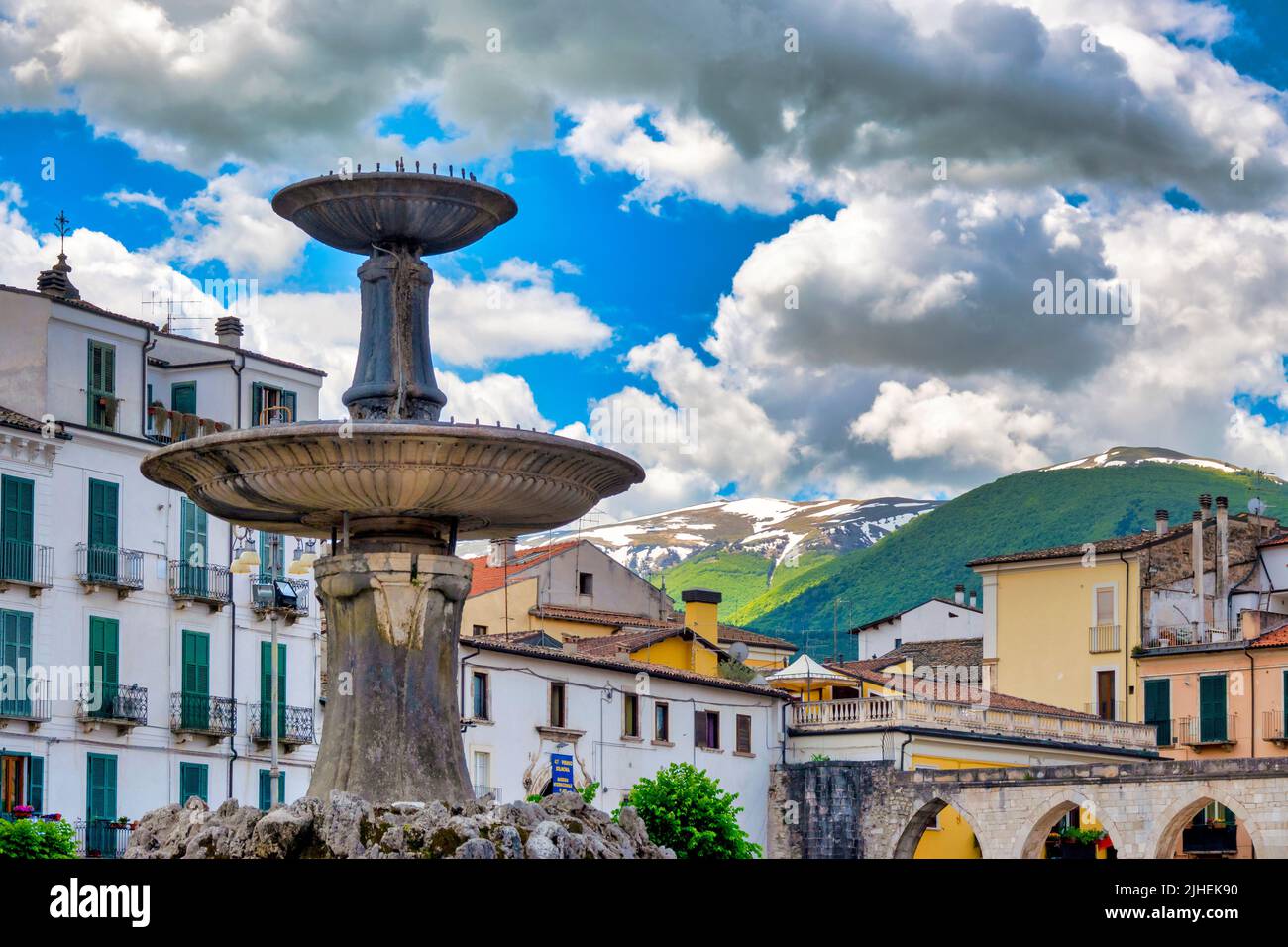 Fontaine à Piazza Garibaldi, Sulmona, Italie Banque D'Images