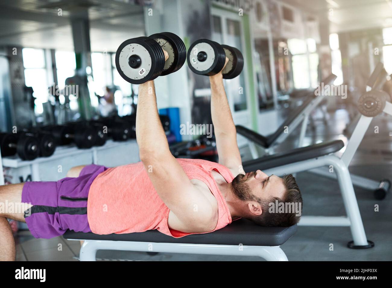 gym sport fitness exercice style de vie athlète santé entraînement poids levage force corps entraînement homme Banque D'Images