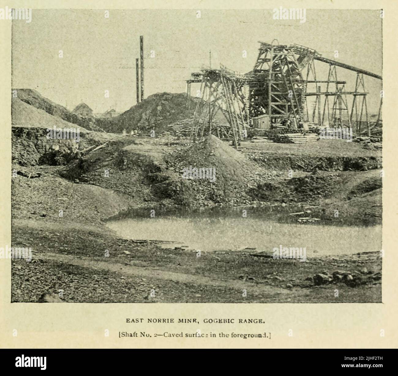 East Norrie Mine Gogebic Range Shaft No. 2 surface cavetée 2 en premier plan d'un article LA RÉGION DU MINERAI DE FER DU LAC SUPÉRIEUR. Par Richard A. Parker, de Factory and Industrial Management Magazine Volume 6 1891 Éditeur New York [etc.] McGraw-Hill [etc.] Banque D'Images