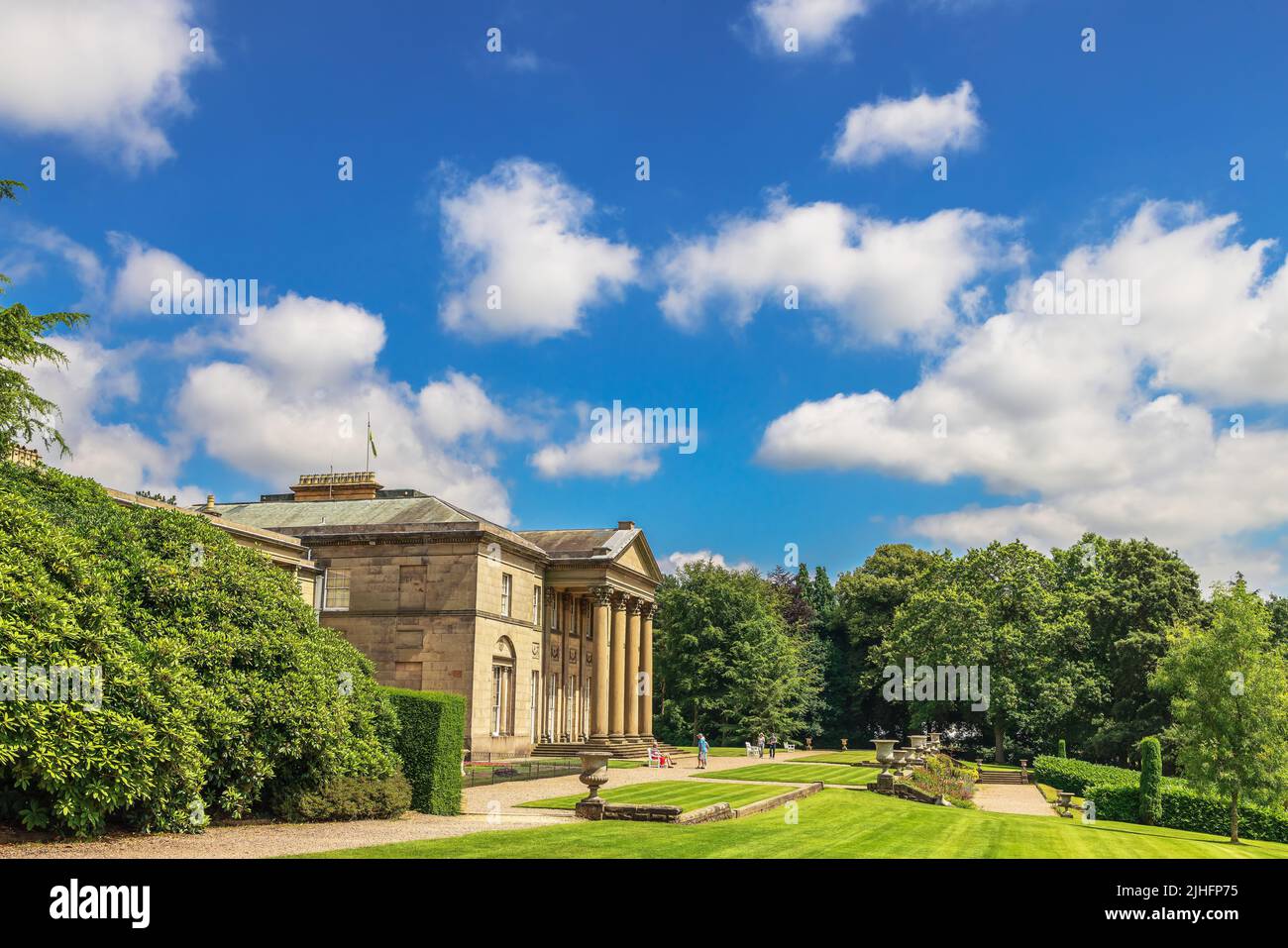 Manoir néoclassique et jardins paysagers de Tatton Park, domaine historique près de Knutsford au Royaume-Uni. Banque D'Images