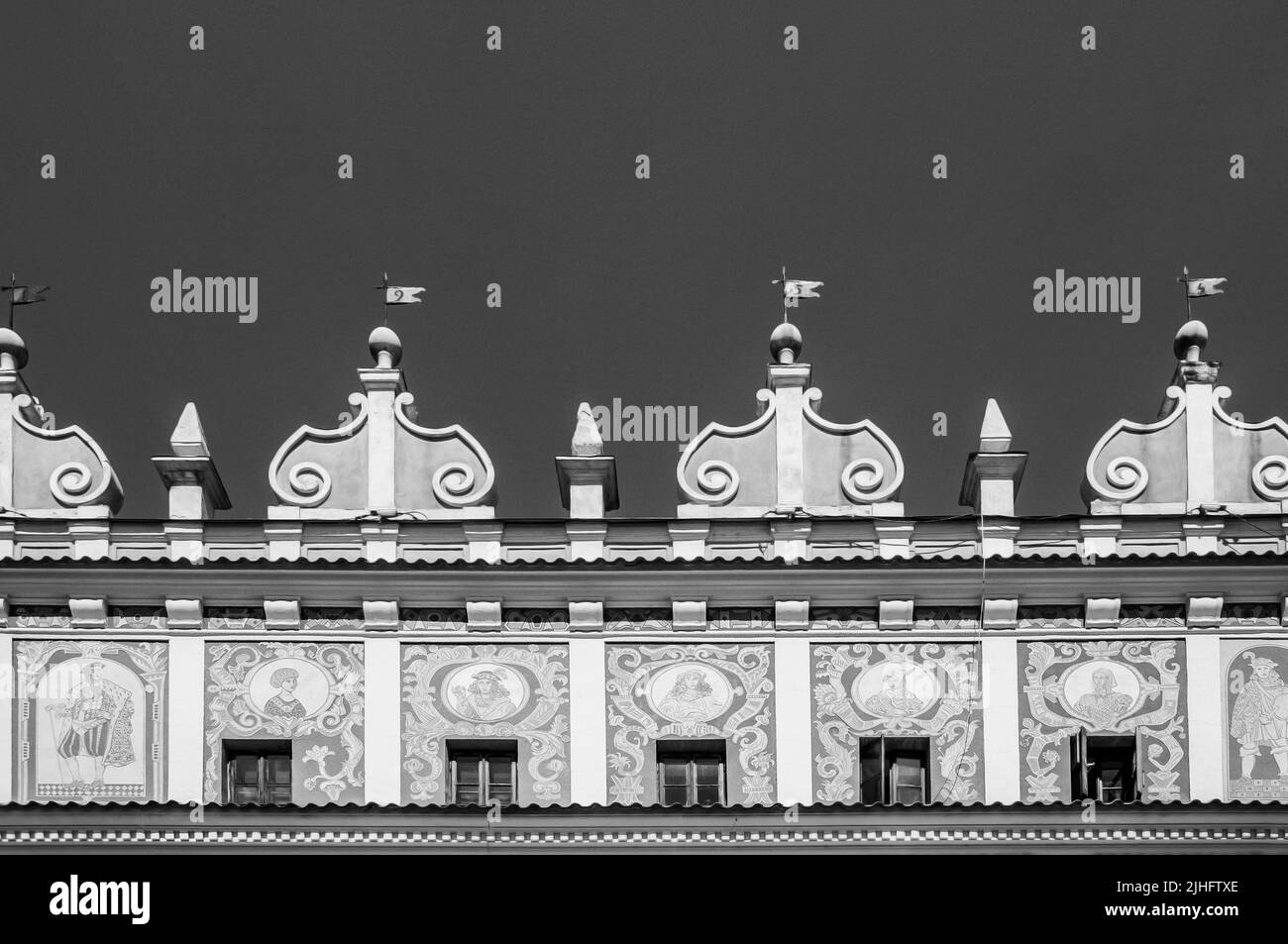 Haut de la façade historique de la maison de tenement dans la vieille ville de Lublin Banque D'Images