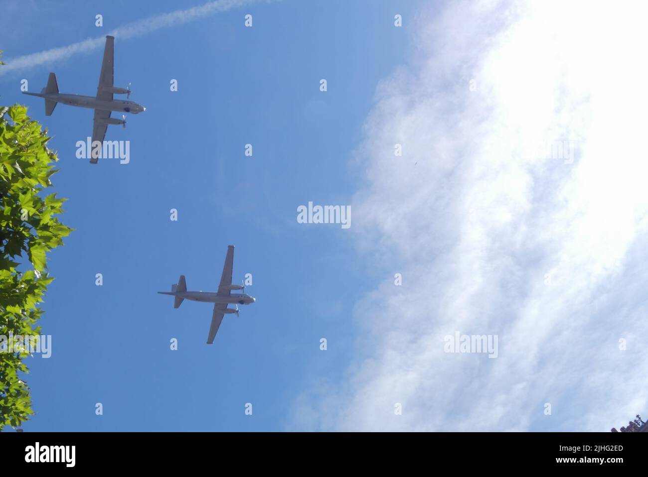 Paris, France. Juillet 14. 2022. Groupe d'avions volant en formation au jour de la bastille. Avion militaire. Banque D'Images