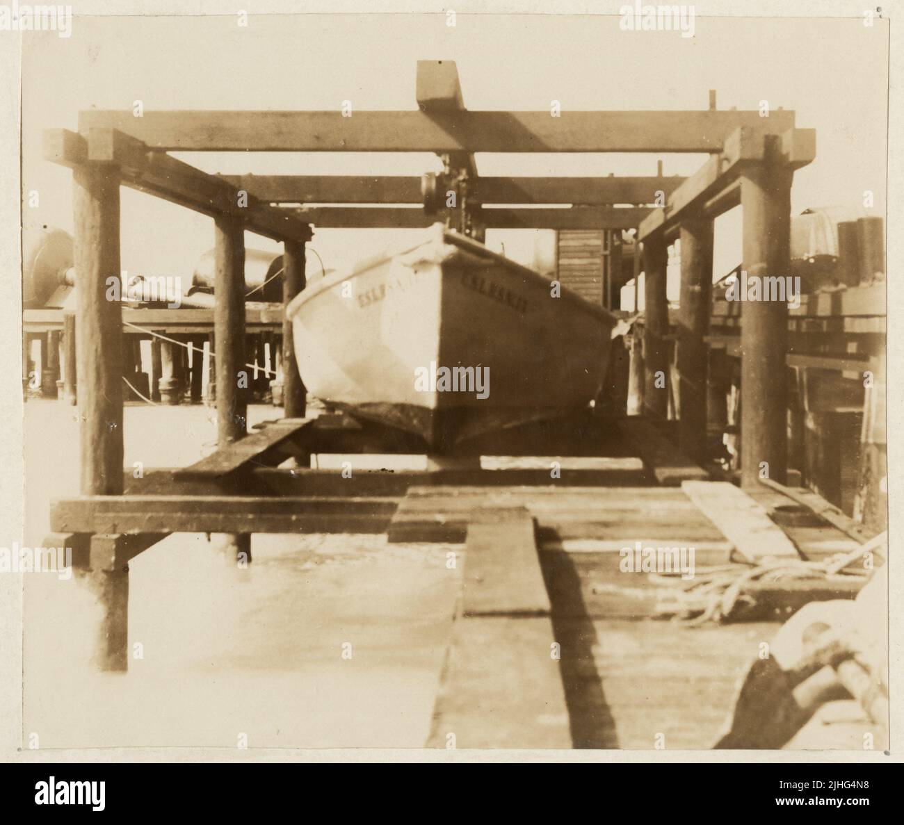 Floride - dépôt Key West. Boat's Hoist, Key West Depot, Floride. Pour les bateaux de station de levage hors de l'eau pour la peinture et les réparations. 20', 90 degrés vrai. Banque D'Images