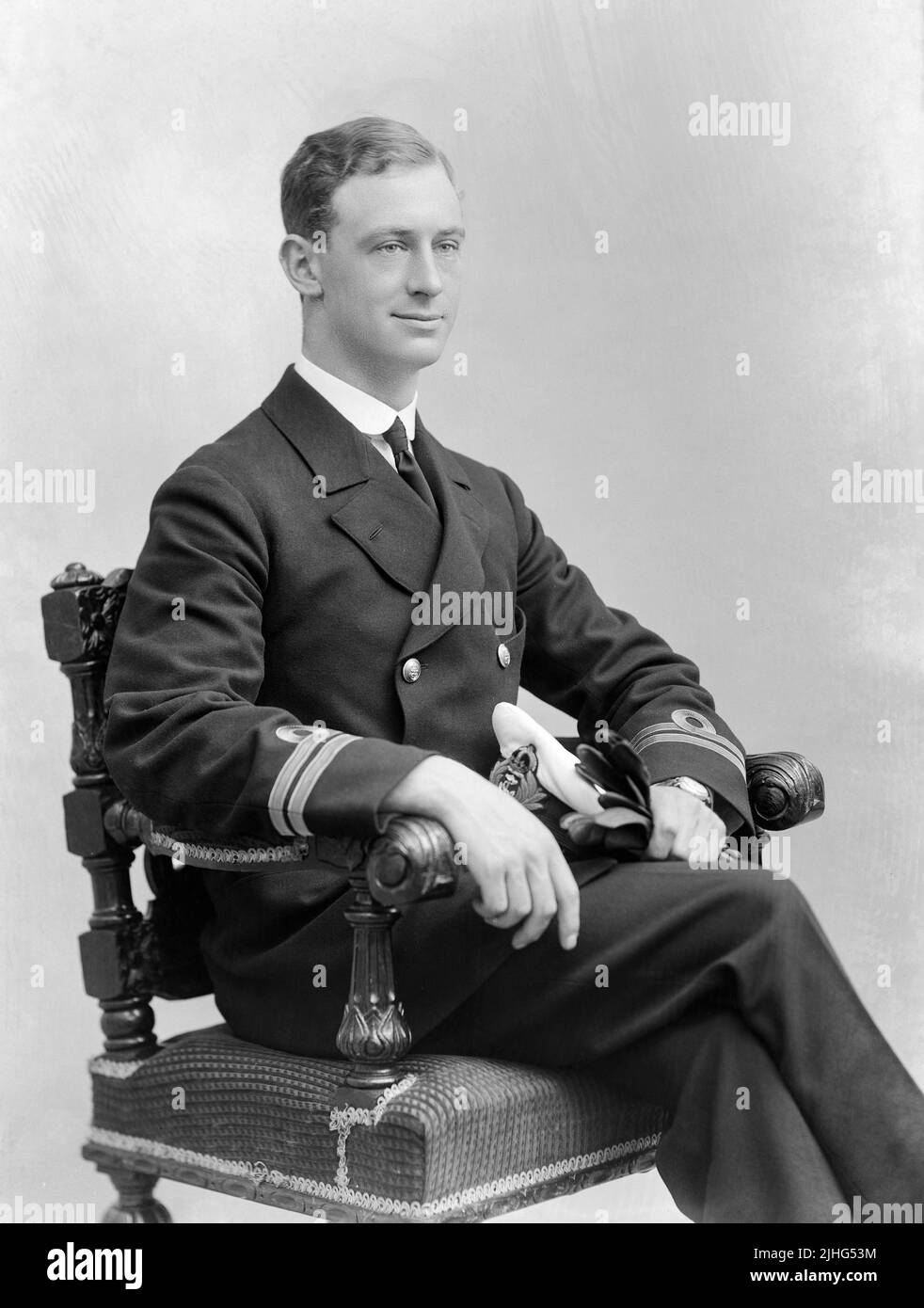 Photographie en noir et blanc du lieutenant Lawrence Frederick Nelson Ommanney de la Marine royale britannique. Pris le 7th août 2015. Nommé au Battle Cruiser 'Queen Mary' le 13th octobre 2013, puis au Destroyer de la classe Acheron 'Oak' le 8th juillet 1915. Donné le commandement du Destroyer 'Itchen' le 4th octobre 1916. Servi avec la Royal Navy jusqu'à sa retraite en 1941. Banque D'Images