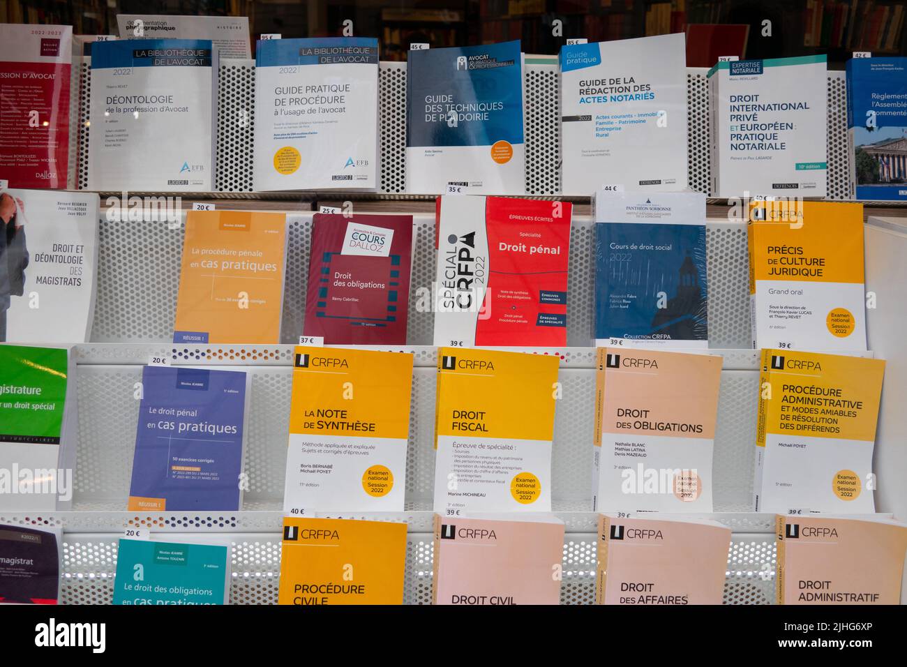 Paris France affiche des ouvrages en français sur le droit et la culture Banque D'Images