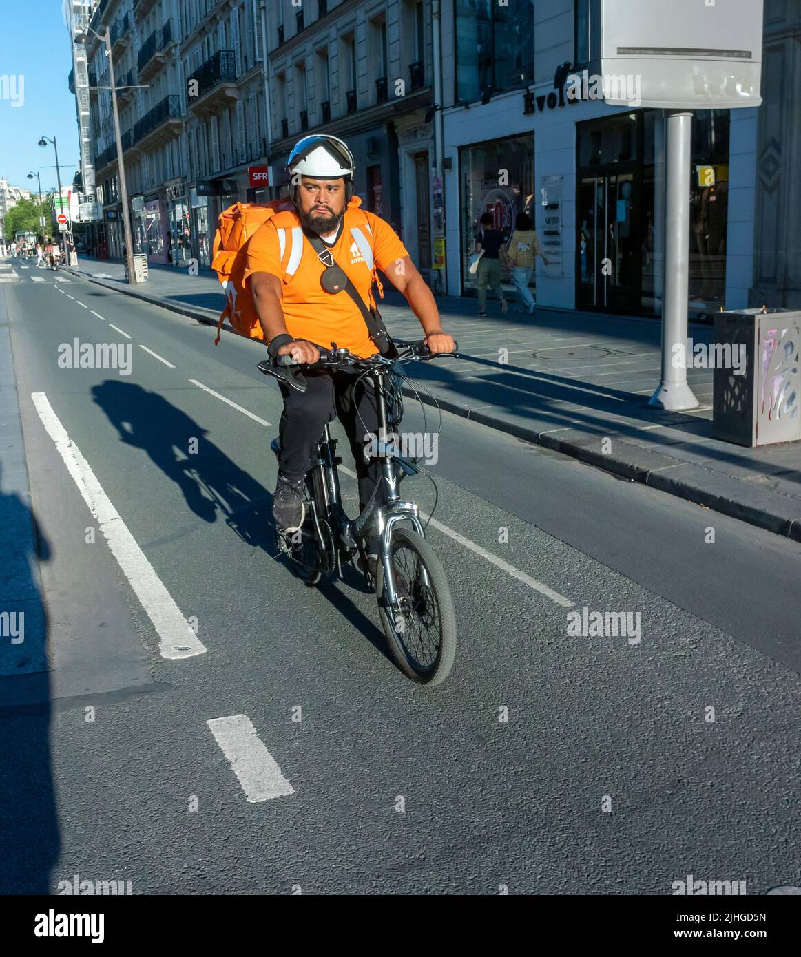Paris France livreur de nourriture Riding v los lectriques