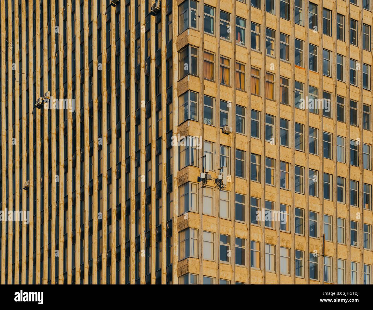 Architecture soviétique. Façade du bâtiment de l'époque soviétique. Le bâtiment est dans le style du modernisme soviétique des 70s - 80s Banque D'Images