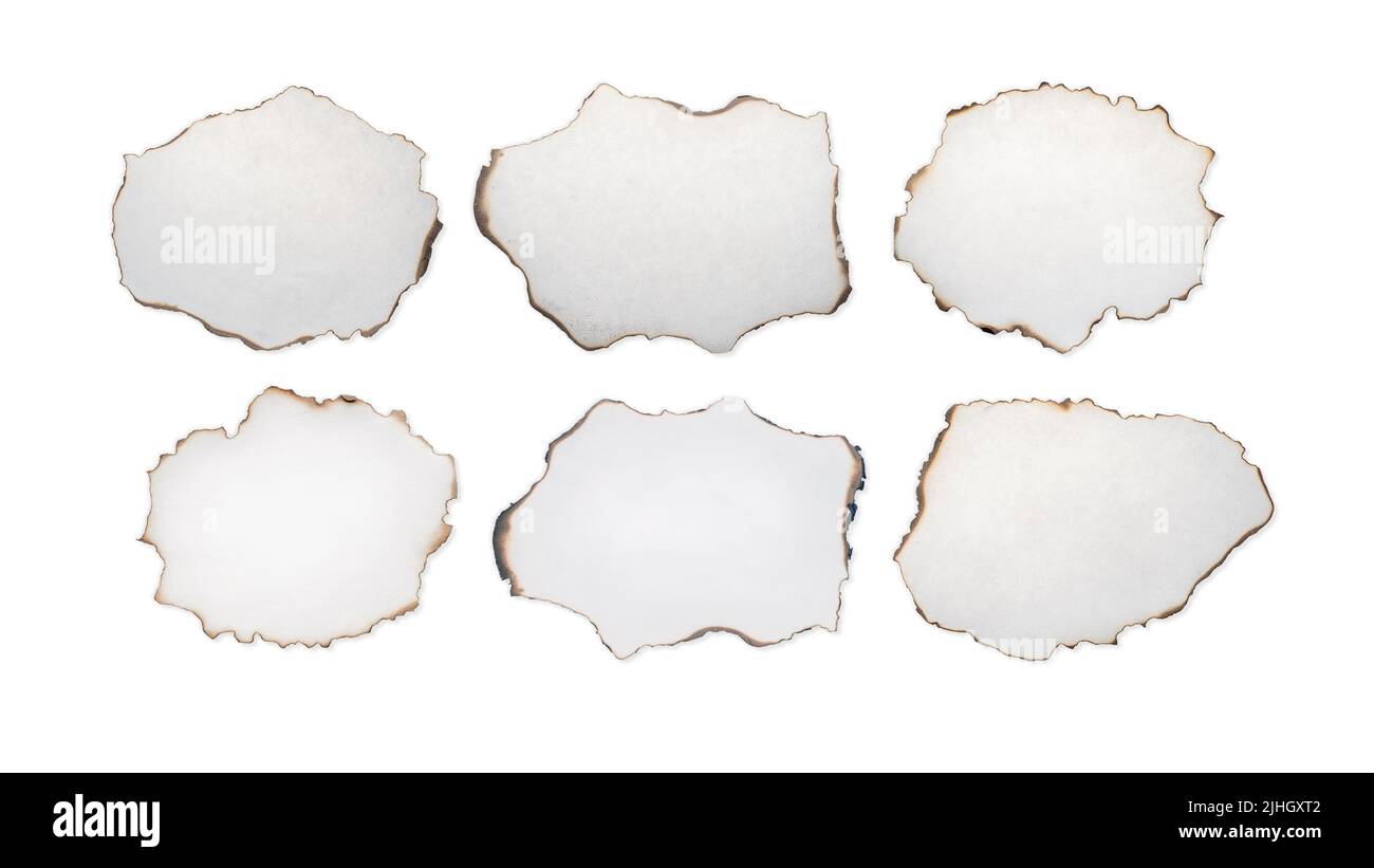 Morceaux de papier brûlés avec bord déchiré. Collection de morceaux de papier déchirés isolée sur blanc, chemin d'écrêtage inclus Banque D'Images