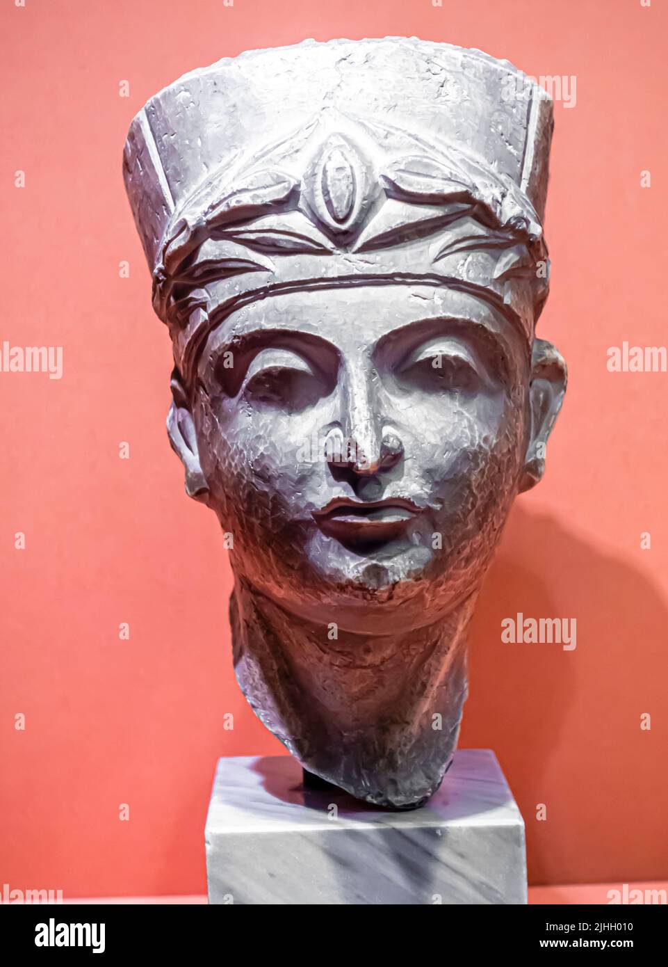 Chef d'une femme - fragment de soulagement funéraire - calcaire - Palmyra, Syrie, 2nd - 3rd siècle Banque D'Images
